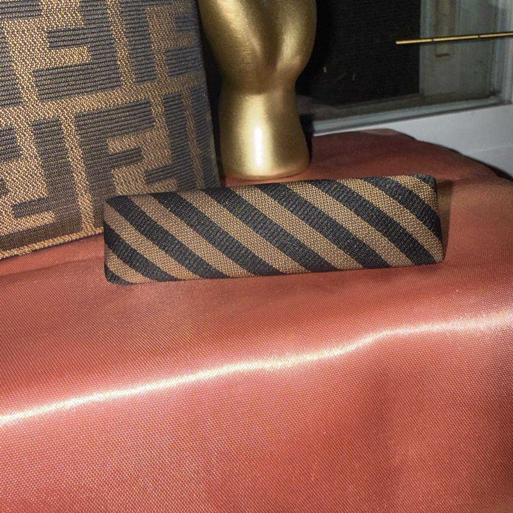 💯 Fendi Pequin Hair Barrette - Picture 2 of 9